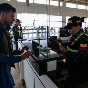 Activado Servicio de Policía de Migración de la PNB en el Aeropuerto Simón Bolívar (1)