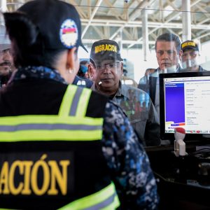 Activado Servicio de Policía de Migración de la PNB en el Aeropuerto Simón Bolívar (10)