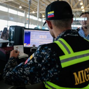 Activado Servicio de Policía de Migración de la PNB en el Aeropuerto Simón Bolívar (2)