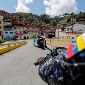 Funcionarios de la PNB desplegados en diversas parroquias de Caracas (8)