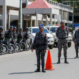 Funcionarios de la PNB desplegados en diversas parroquias de Caracas (9)