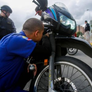 Cicpc inició dispositivo de revisión de vehículos en Caracas (15)