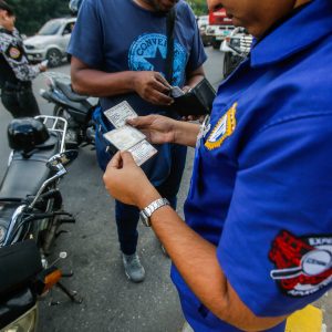 Cicpc inició dispositivo de revisión de vehículos en Caracas (7)