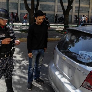 Dos solicitados fueron aprehendidos durante despliegue de seguridad en Santa Rosalía (11)