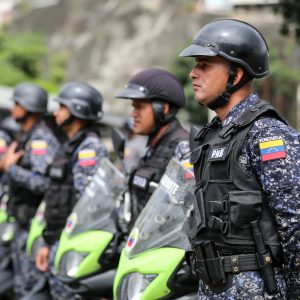 Más de 150 funcionarios participan en plan de seguridad en Antímano (10)