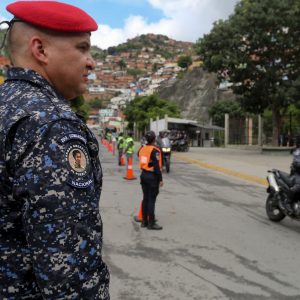 Más de 150 funcionarios participan en plan de seguridad en Antímano (6)