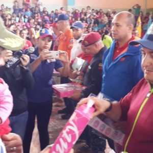 Feliz Navidad en Los Andes mil 200 juguetes recibieron niños y niñas de Mérida (3)