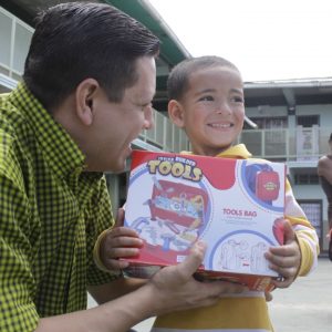 Gmcp entregó juguetes a más de 145 niños y niñas de La Vega (1)