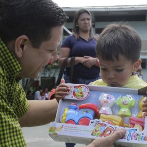 Gmcp entregó juguetes a más de 145 niños y niñas de La Vega (5)
