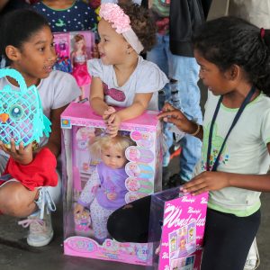 Más de 150 juguetes fueron entregados en la parroquia Petare (5)