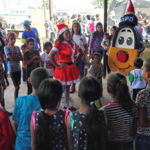 Más de 400 niños y niñas del sector San Jacinto II recibieron regalos navideños (3)