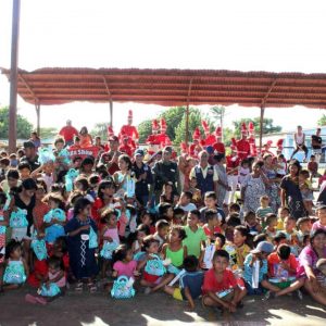 Poblaciones fronterizas e indígenas del Zulia celebraron la Navidad recibiendo regalos (11)