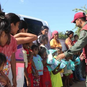 Poblaciones fronterizas e indígenas del Zulia celebraron la Navidad recibiendo regalos (12)