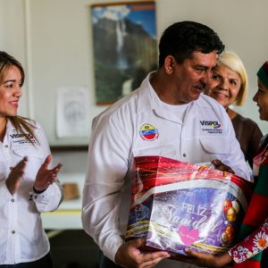Visipol obsequió regalos a pacientes del Hospital Dr. Domingo Luciani (3)