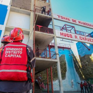Bomberos del Distrito Capital afinan técnicas en materia de rescate (1)