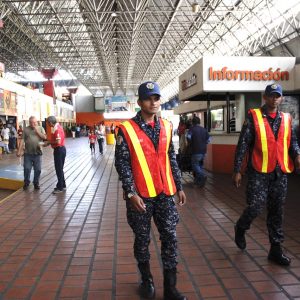 Terminal de Oriente resguardado con más de 200 funcionarios de seguridad (16)