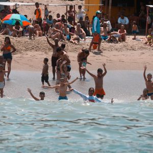 Gobierno recupera espacios de Playa Candilejas en el estado Vargas para disfrute de los temporadistas (23)