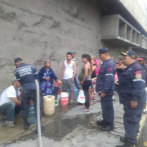 PC y Bomberos activan plan de contingencia en comunidades y hospitales con agua potable (3)