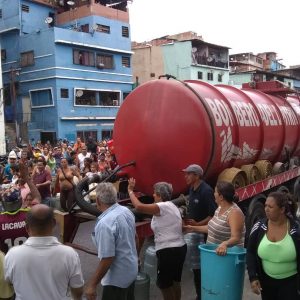 PC y Bomberos activan plan de contingencia en comunidades y hospitales con agua potable (5)