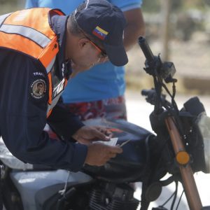 Policía Turística resguarda temporasdistas en playas de Nueva Esparta (14)