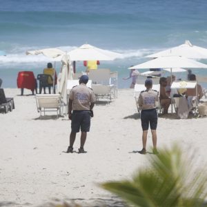 Policía Turística resguarda temporasdistas en playas de Nueva Esparta (5)