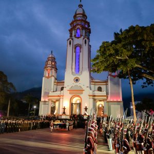 Con izada de bandera comenzaron actos conmemorativos del grito libertario del 19 de abril de 1810 (26)