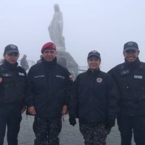 Policía Turística brinda atención integral a visitantes del Teleférico Mukumbarí en Mérida (6)