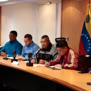 Ministro Néstor Reverol y representantes de la Liga de Baloncesto de Venezuela (6)