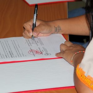 ONA y Ministerio de Pueblos Indígenas firman convenio para promover programas de prevención integral (9)