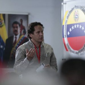 Vicepresidente Sectorial de Obras públicas y Servicios, MG Néstor Luis Reverol en reunión con sector transporte del país (8)