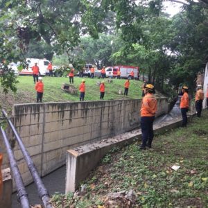 Protección Civil supervisa mantenimiento preventivo en quebrada Agua de Maíz en Miranda (4)
