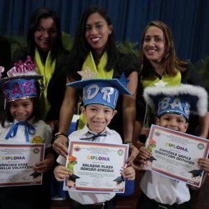 Graduado 50 niños y niñas del Centro Educación Integral Generalísimo Francisco de Miranda (2)