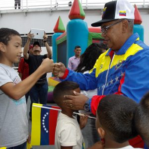 Mpprijp entrega obsequios a 200 niños de fundaciones en Caracas (12)