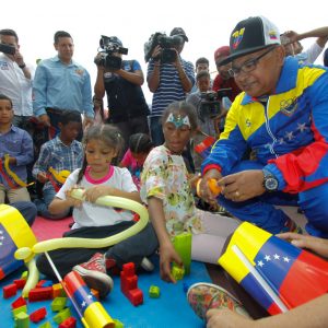 Mpprijp entrega obsequios a 200 niños de fundaciones en Caracas (16)