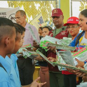 Frente Preventivo entregó útiles escolares a más de mil estudiantes guaireños (10)