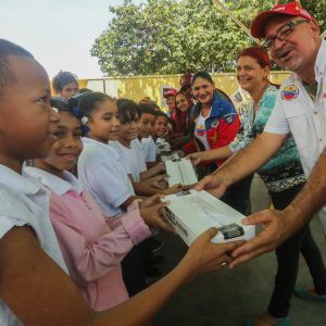 Frente Preventivo entregó útiles escolares a más de mil estudiantes guaireños (12)