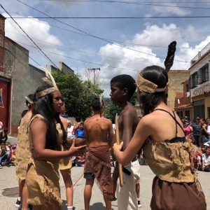 Parroquia Santa Rosalía celebra Día de la Resistencia Indígena con actividades culturales (2)