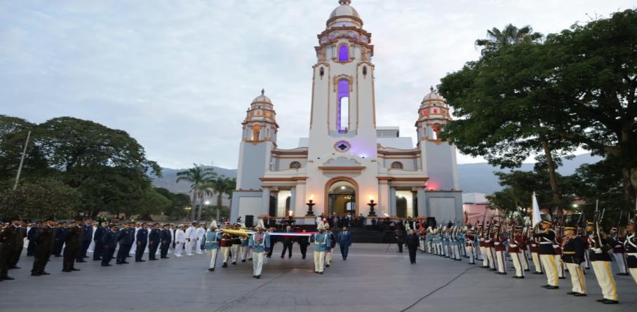 SE CONMEMORARON EN EL PANTEÓN NACIONAL EN CARACAS 215 AÑOS DE LA DECLARACIÓN DE LA INDEPENDENCIA