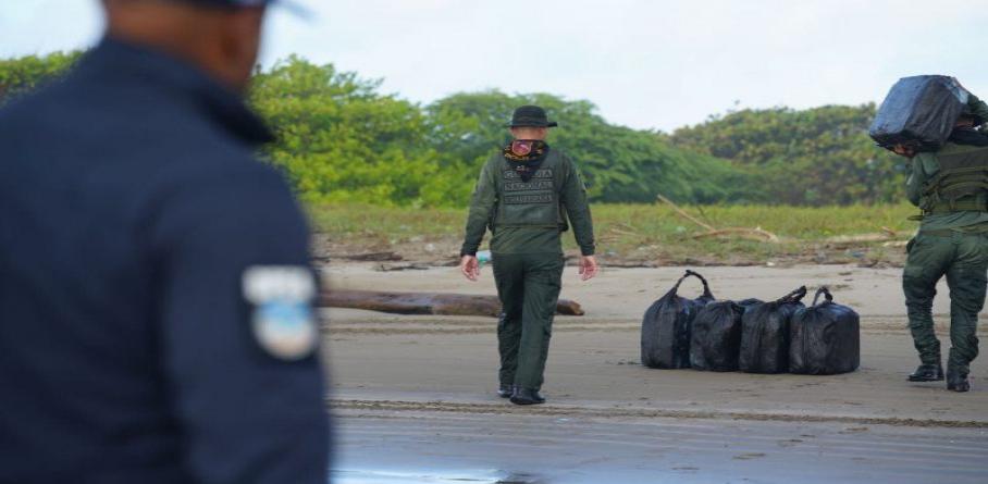 INCAUTADOS MÁS DE 273 KILOGRAMOS DE DROGA EN PLAYA DE FALCÓN