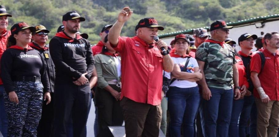 GRADUADOS 303 JÓVENES REVOLUCIONARIOS AL SERVICIO DE LA PAZ Y LA DEFENSA DE LA PATRIA