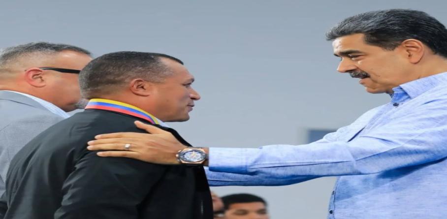 JEFE DE ESTADO CONDECORA A LÍDERES INSTITUCIONALES Y POLICIALES