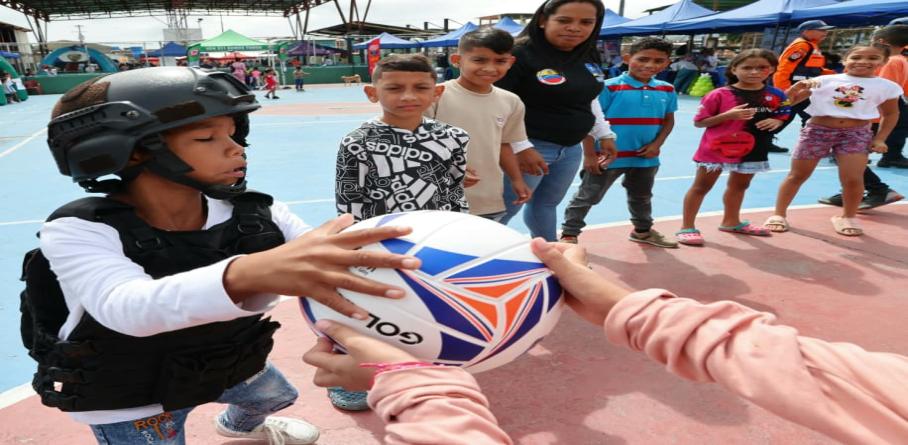 HABITANTES DE LA COMUNA SOBERANA DEL PODER POPULAR EN PETARE FUERON BENEFICIADOS CON UNA JORNADA SOCIAL