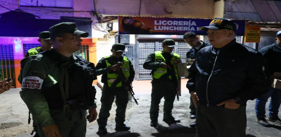 Imagen de VICEPRESIDENTE SECTORIAL CABELLO RONDÓN REALIZA SUPERVISIÓN EN ÉPOCA DECEMBRINA EN FILAS DE MARICHES