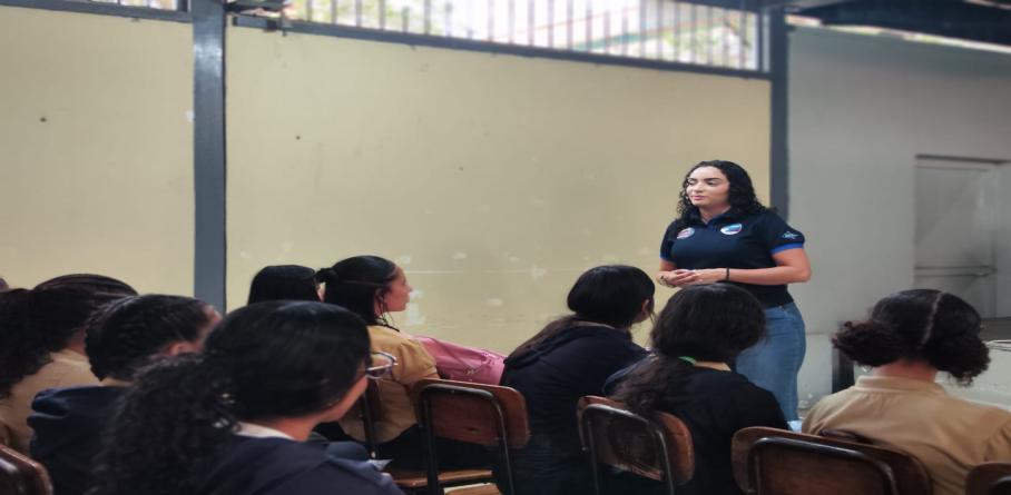 FUNDAPRET DESARROLLA CONVERSATORIO SOBRE ADICCIONES COMPORTAMENTALES EN LA U.E.N. FRAY PEDRO DE AGREDA