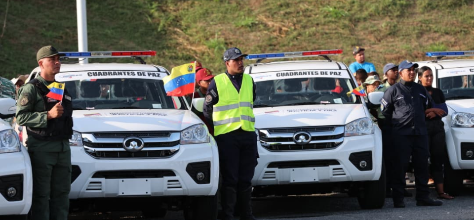 GOBIERNO BOLIVARIANO CONSOLIDA LA PAZ CON ENTREGA DE PATRULLAS Y MOTOS A CUADRANTES DE PAZ