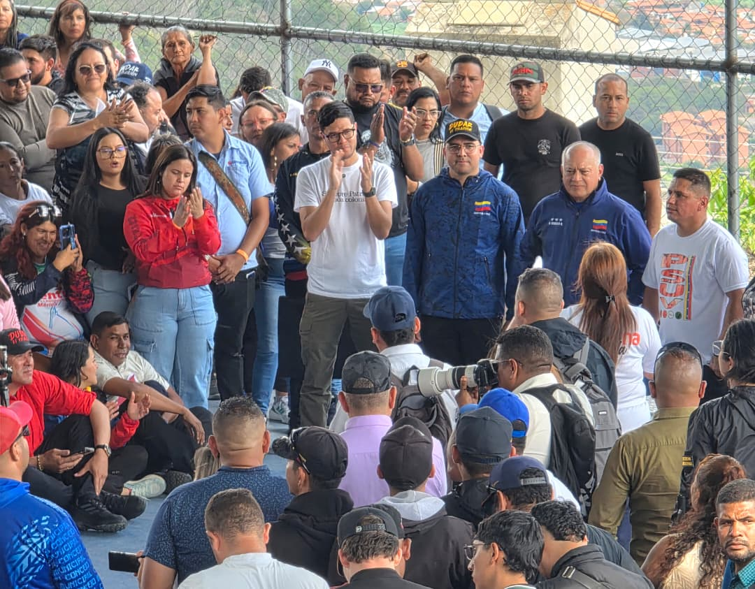 DIOSDADO CABELLO IMPULSA PROYECTOS DE LA CONSULTA POPULAR EN LA COMUNA "HUELLAS DEL COMANDANTE"