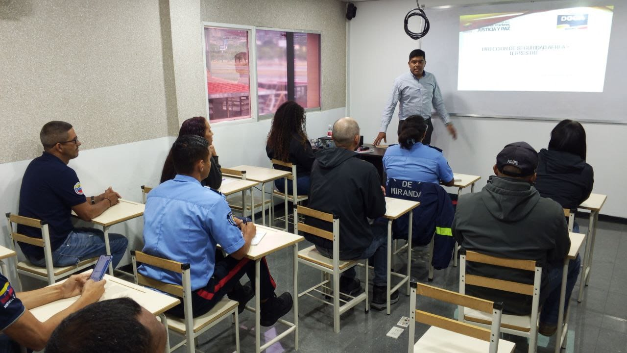 Imagen de DGOA FORTALECE CONOCIMIENTOS EN SEGURIDAD AÉREA Y TERRESTRE PARA OPTIMIZAR OPERACIONES DE SEGURIDAD CIUDADANA