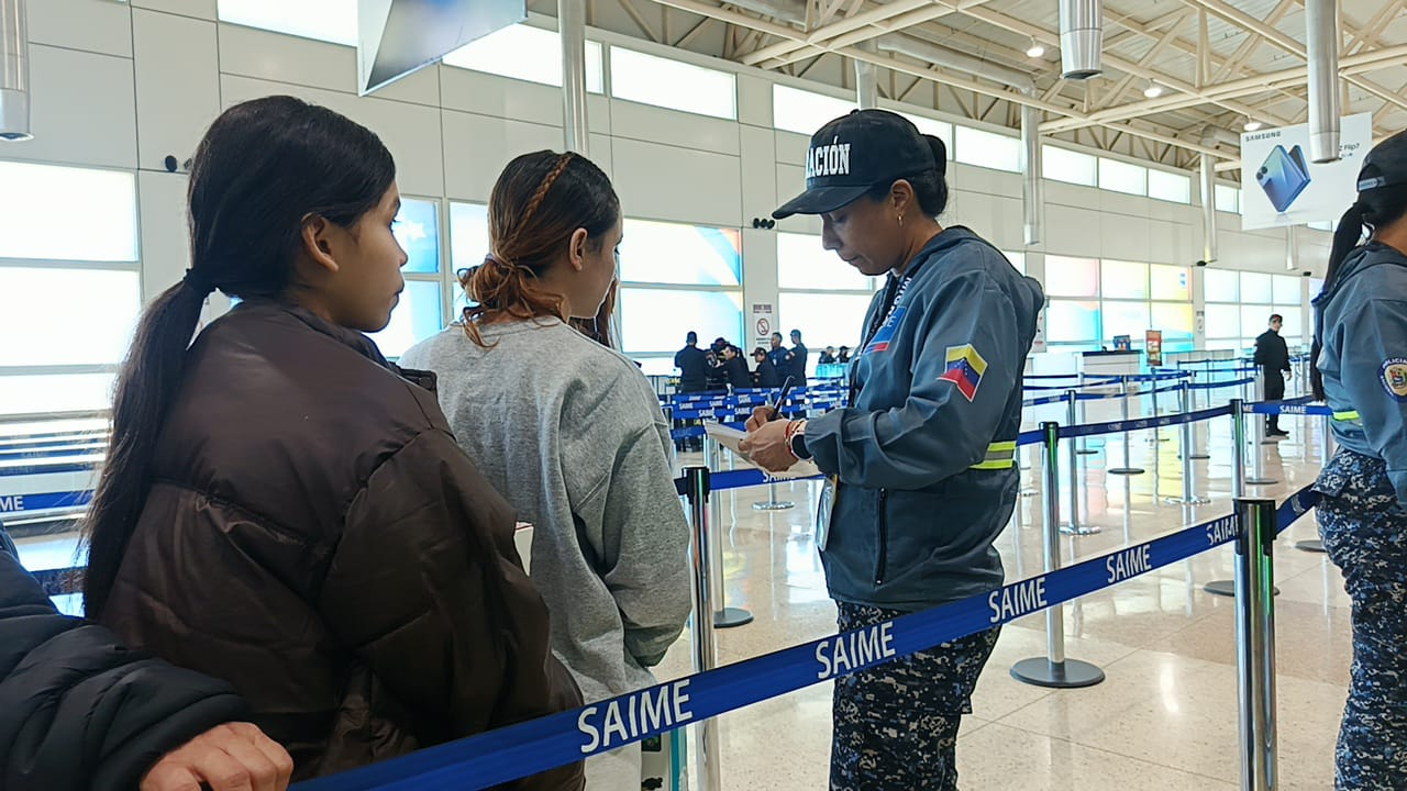 Imagen de GOBIERNO BOLIVARIANO AVANZA EN DIPLOMACIA DE PAZ AL RECIBIR 142 VENEZOLANOS DESDE EEUU