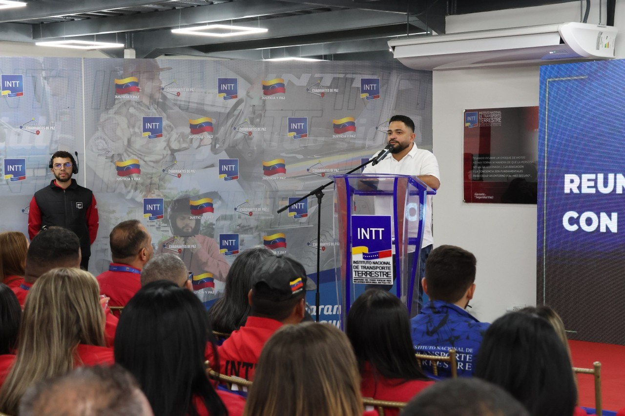 Imagen de AUTORIDADES DEL INTT REVISAN PROYECTOS ESTRATÉGICOS A EJECUTARSE EN LAS REGIONES DEL PAÍS