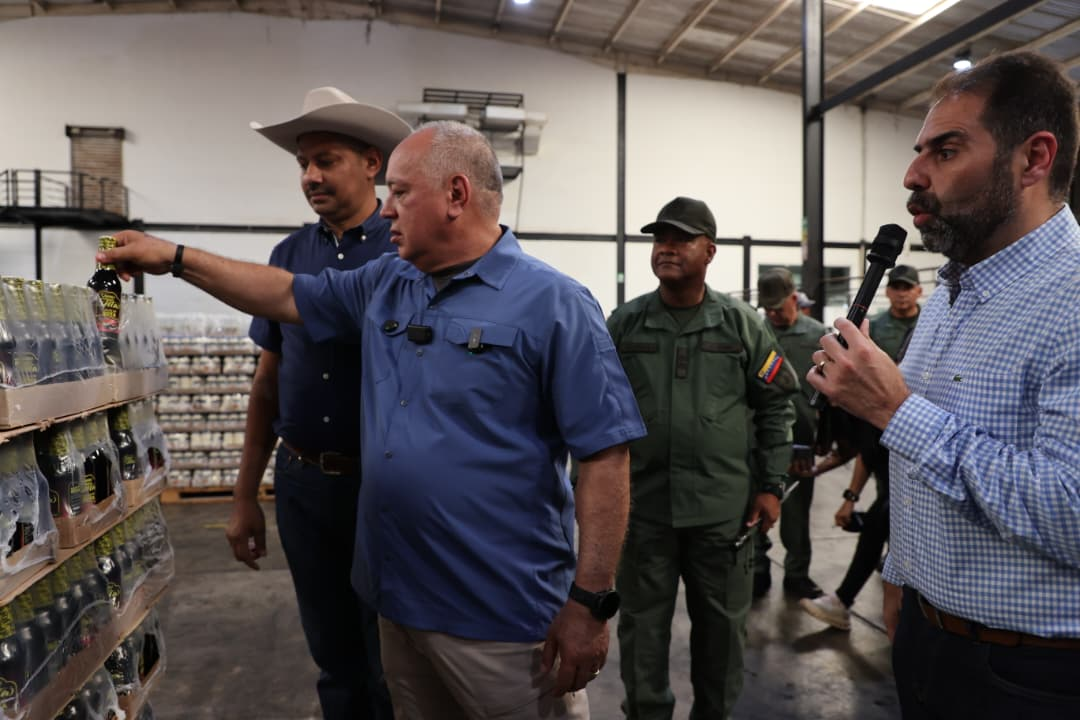 DIOSDADO CABELLO SUPERVISÓ LA  FÁBRICA DE ALIMENTOS DOÑA TITA PARA FORTALECER LA SOBERANÍA ALIMENTARIA DE LOS APUREÑOS